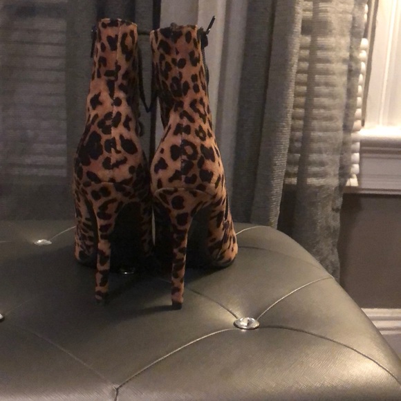 Cheetah print  Booties 👠 - Picture 2 of 2